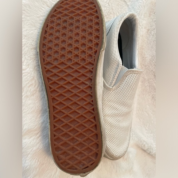 Women’s Vans Classic Slip On - Picture 3 of 4